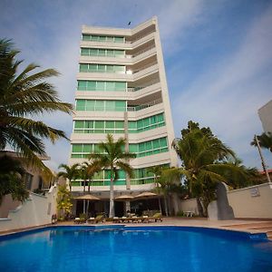 Banderas Suites